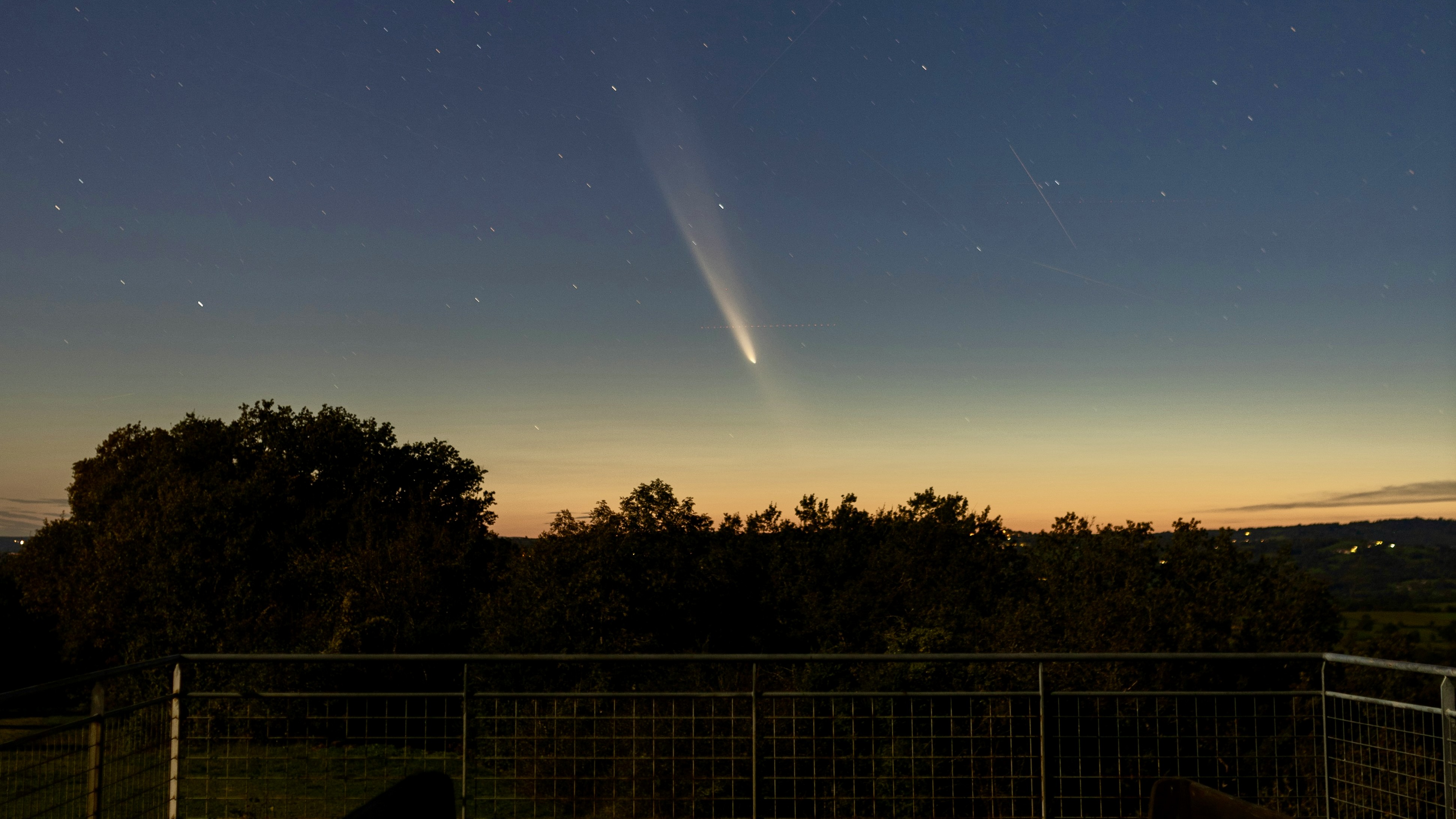 Truth or AI Hoax? Shocking Photo From Argentina Claims to Capture 3I/ATLAS in Night Sky